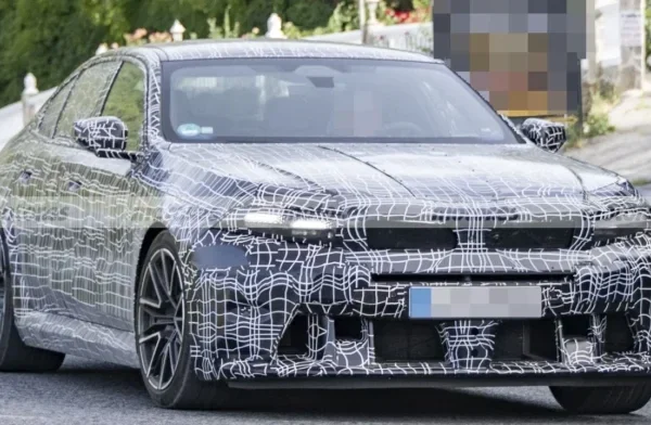 Новий BMW M5 2028 вперше показали з оновленим дизайном