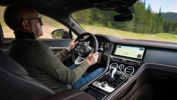 Американці масово відмовляються від преміальних автомобілів