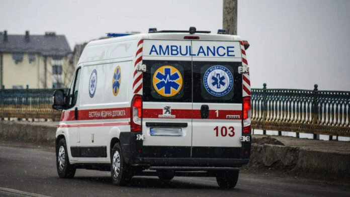 Чи потрібно пропускати швидку на зелене світло та який штраф загрожує водієві