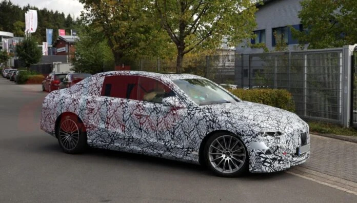 Mercedes показала майбутній електричний E-Class під час тестів