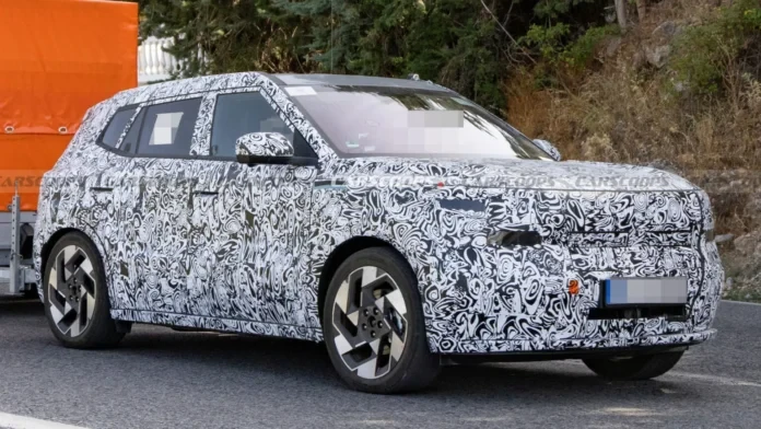 Hyundai Kona нового покоління показали без значної частини камуфляжу
