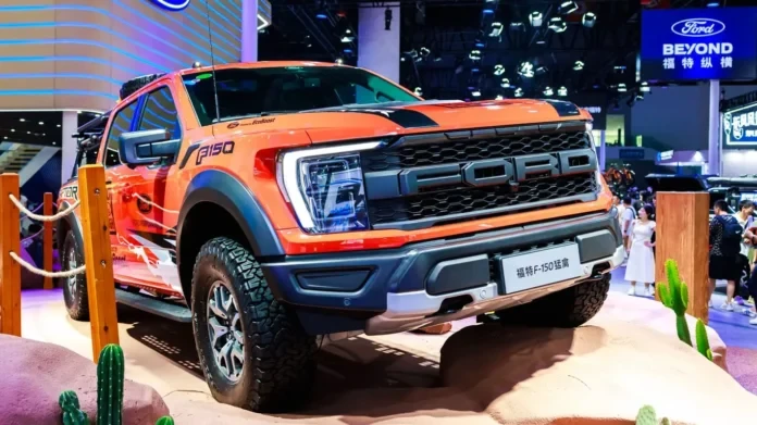 У популярного Ford F-150 може відпасти паливний бак під час руху