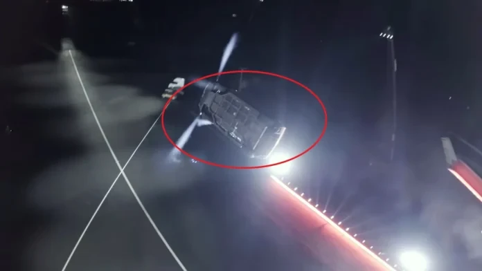 Літаючий Tesla Roadster може виявитися порожньою оболонкою